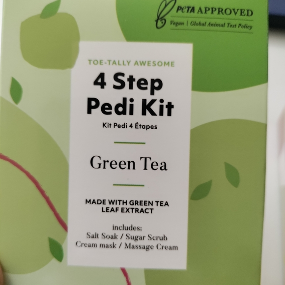 AvryBeauty 4 in 1 Pedicure Kit Lot 2 Green Tea and Milk & Honey - Picture 3 of 7
